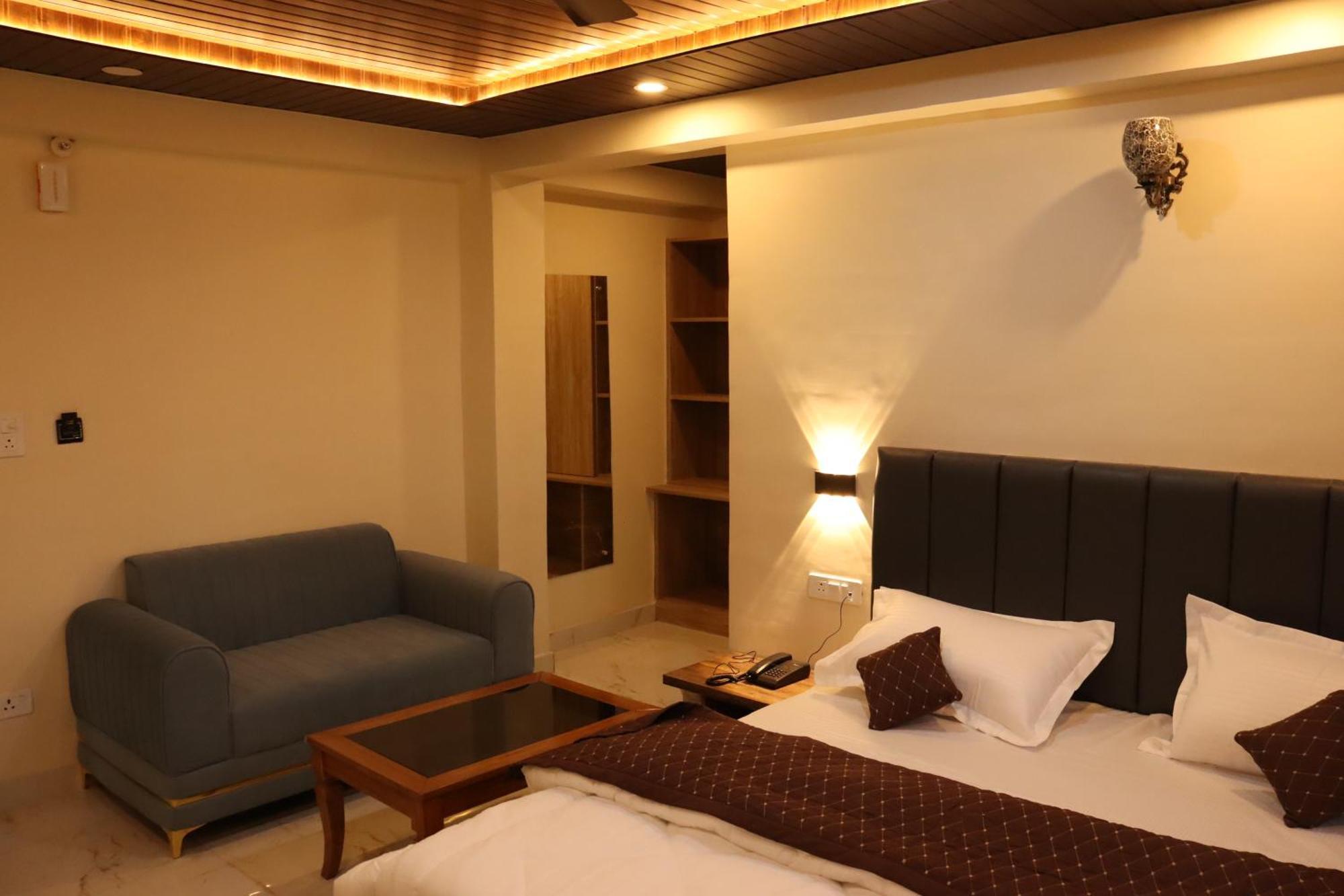 The Ghungrees Hotel Solan Exterior photo